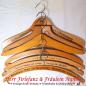 Preview: Alte Vintage Midcentury Bügel / Kleiderbügel aus Holz mit Werbeaufdrucken (Modehaus, Testorp, Elite, Peek & Cloppenburg)