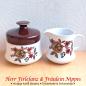 Preview: Alte Vintage Zuckerdose und Milchkännchen aus weißem Porzellan mit großflächigem Retro Dekor aus stilisierten Blüten und Blättern in rot, petrol, beige und braun (Schumann Arzberg)