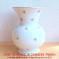 Preview: Bauchige Vintage Vase aus weißem Porzellan mit rosa Streublumen bzw, kleinen Rosen und Goldrand (Royal KPM Kerafina, 593)