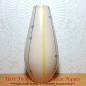 Mobile Preview: Cremefarbene Vintage Vase aus Keramik mit gelben Streifen, grauen Linien und Punkten aus den 50er Jahren (Bodenmarke 3102 A)