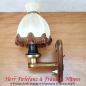 Mobile Preview: Kleine Vintage Wandlampe aus Holz mit goldfarbenen Streifen und Lampenschirm mit Fransen aus den 50er Jahren
