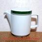 Preview: Kleines altes Vintage Kännchen aus Porzellan in weiß mit grünen Ringen am Deckel sog. Mitropa Kännchen (von Henneberg, DDR)