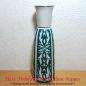 Mobile Preview: Weiße Vintage Vase aus Porzellan mit petrolfarbenem / grünem Dekor aus den 70er Jahren (Spechtsbrunn, DDR)