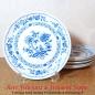 Preview: kleine weiße Vintage Kuchenteller aus Porzellan mit blauem Zwiebelmuster aus DDR Zeiten (Graf von Henneberg Porzellan, Ilmenau)