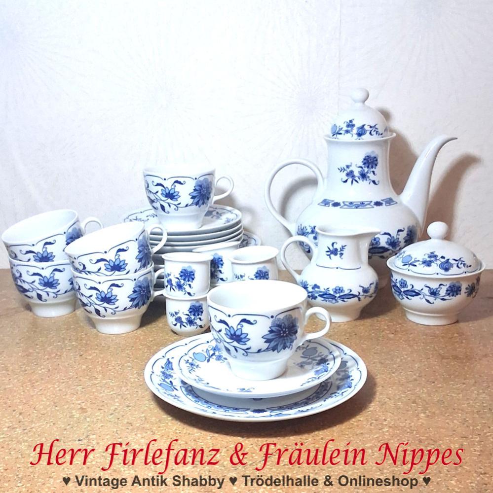 27tlg. Vintage Kaffeeservice mit blauem Zwiebelmuster aus weißem Porzellan für 6 Personen (Henneberg, DDR)