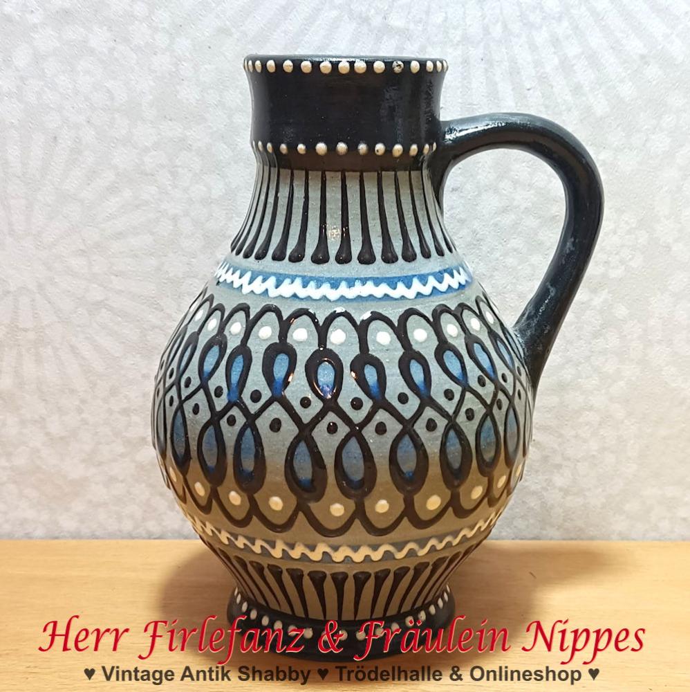 Wechselnde Auswahl an vornehmlich schwarzen Vintage Vasen aus Keramik aus den 50er / 60er Jahren