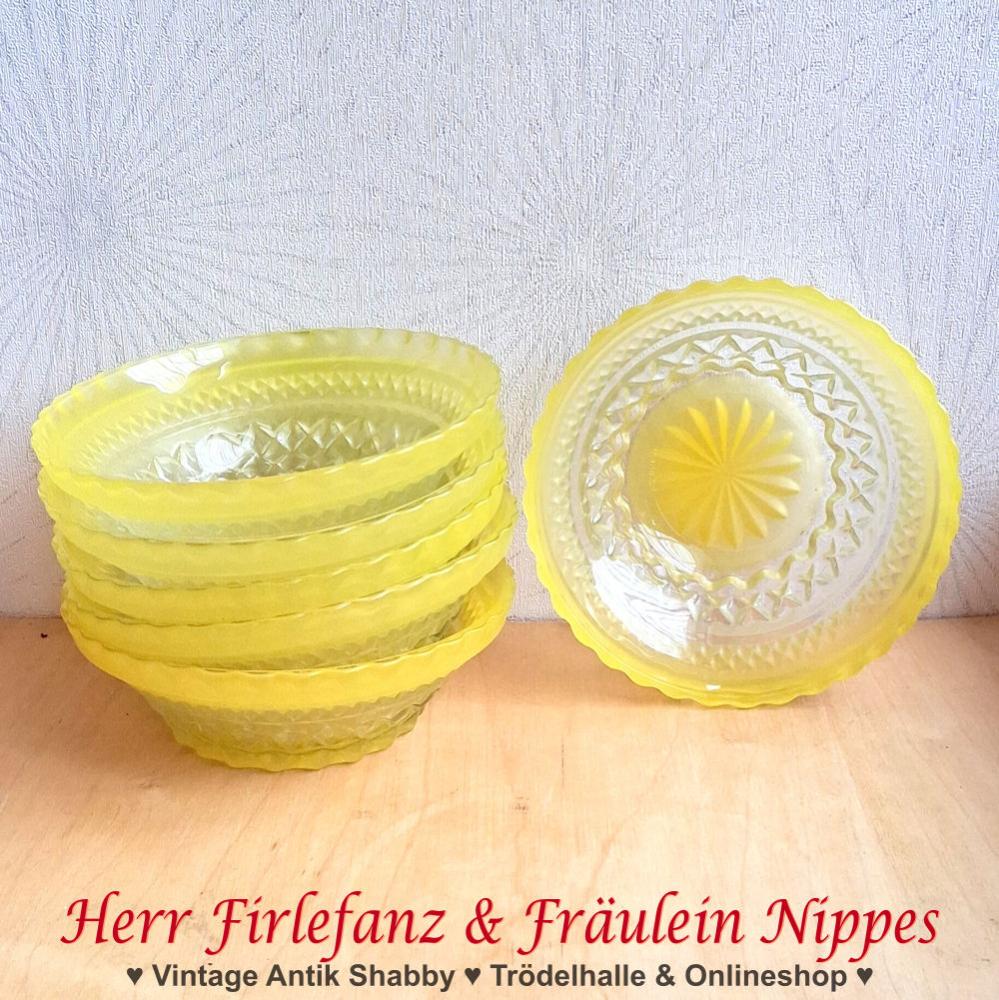 6 Vintage Kompottschalen  Kompottschälchen aus Glas mit gelb gespraytem Rand und Boden und mit angedeutetem Kerbschliff Dekor (Pasari, Indonesia)
