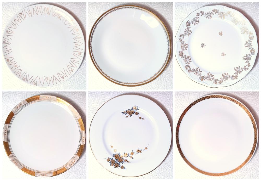 9 Vintage Frühstücksteller aus weißem Porzellan mit verschiedenen Golddekoren am Rand aus DDR Zeiten (Mix Set 12)