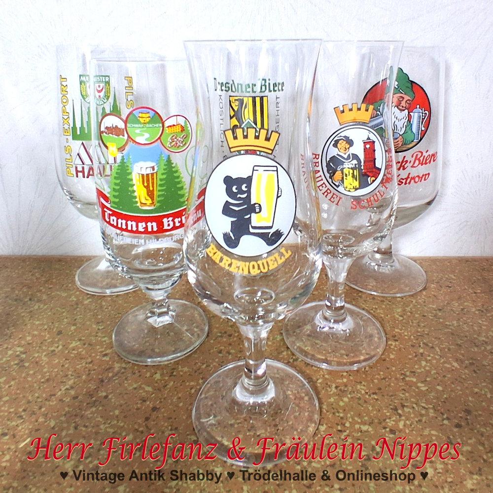 Alte Vintage Biertulpen mit verschiedenen Aufdrucken von VEB Brauereien und Ostdeutschen Bieren aus DDR Zeiten