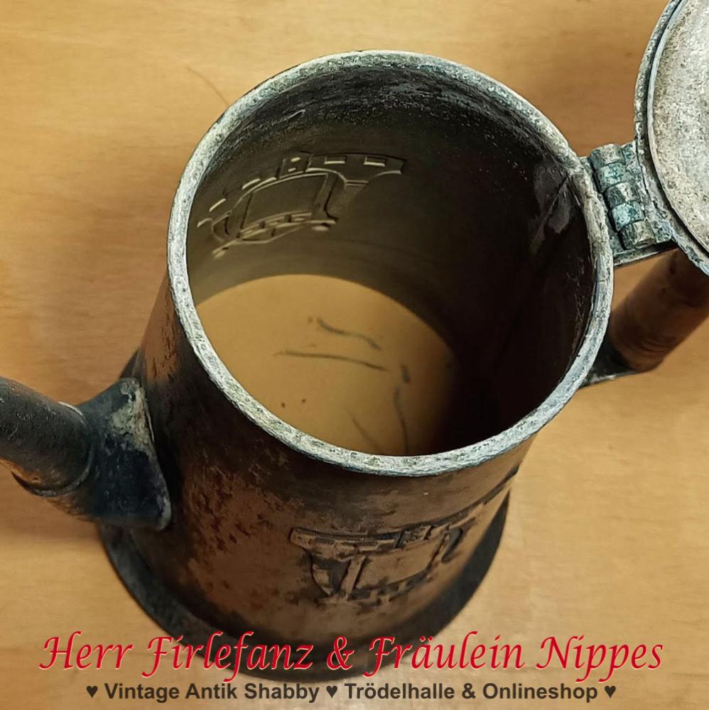 Antike Kaffeekanne aus Metall