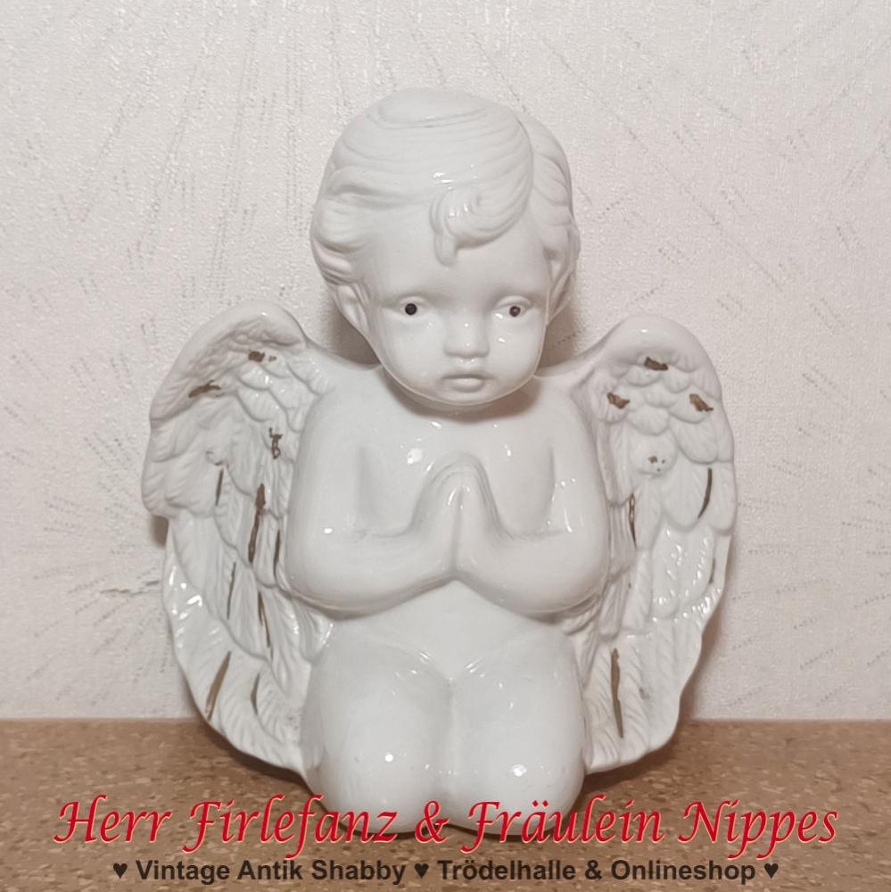 Alte weiße Vintage Porzellanfigur knieender und betender Engel mit goldenen Akzenten an den Flügeln (Preuss. Porzellan)