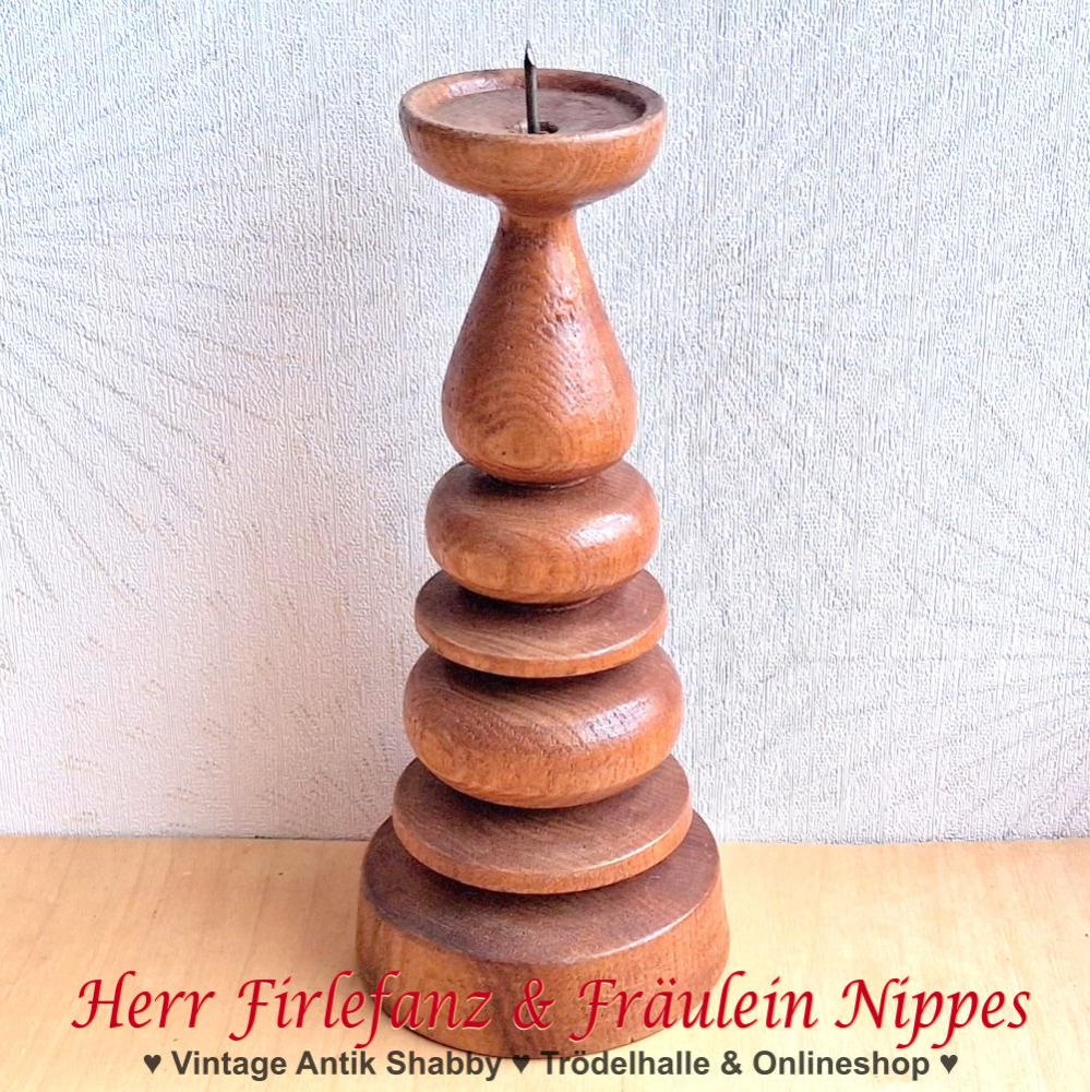 Alter schlichter Vintage Kerzenständer aus mittelbraunem Holz gedrechselt und leicht glänzend für Kerzen bis Ø 4cm aus DDR Zeiten