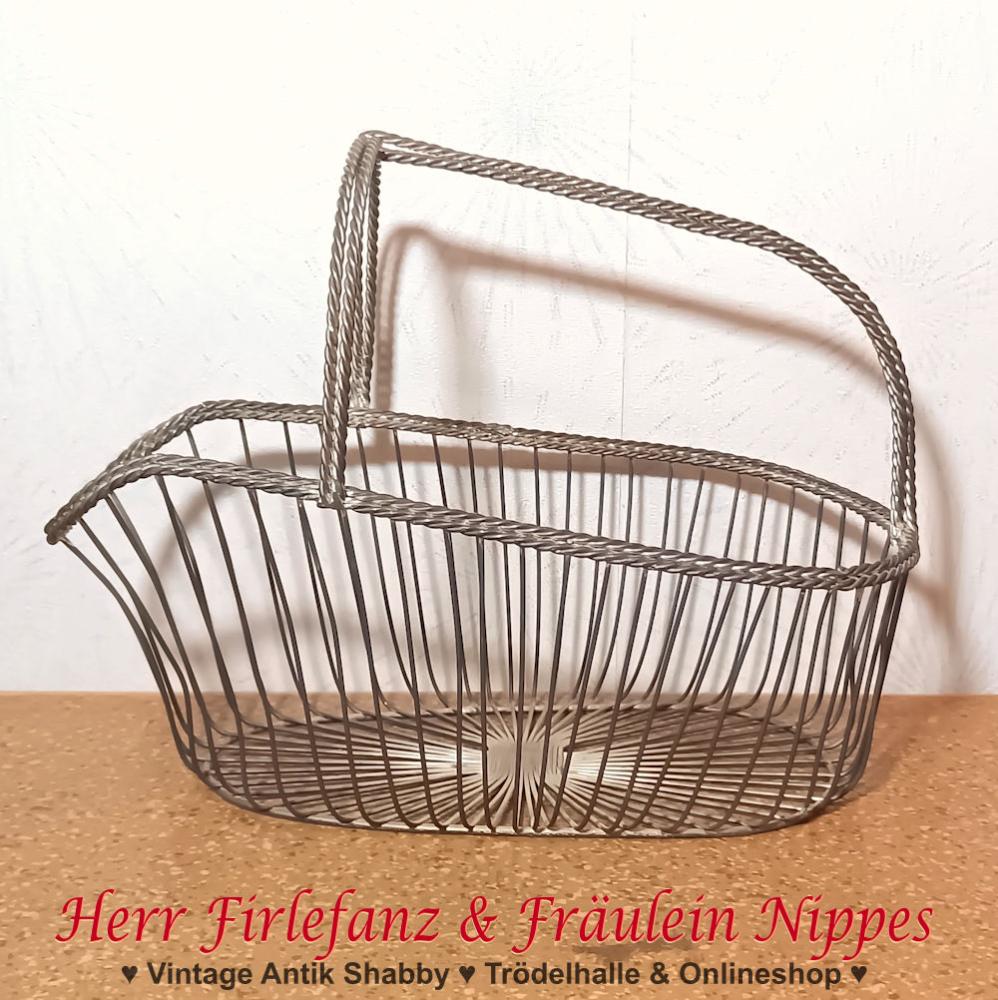 Flaschenhalter für Weinflaschen und Sektflaschen aus silberfarbenen Metallstäben aus Eisen im Antik Stil