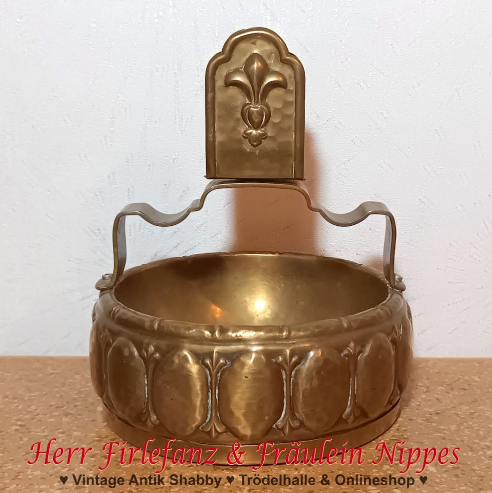 Goldfarbener antiker Aschenbecher aus Metall (Messing) mit Halterung für Streichholzschachteln und mit Jugendstil Verzierungen
