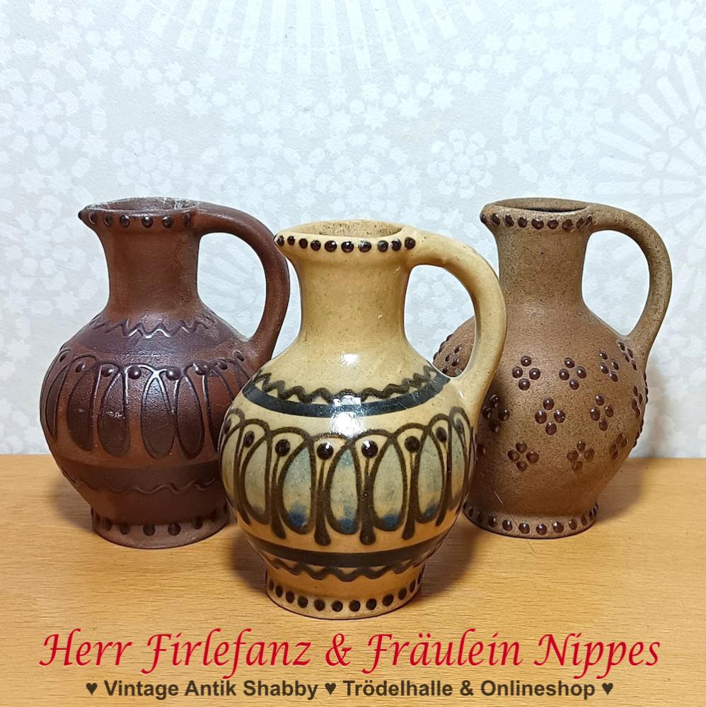 Kleine 50er / 60er Jahre Vintage Vase bzw. Henkelvase aus Keramik mit verschiedenen Dekoren zum Sammeln