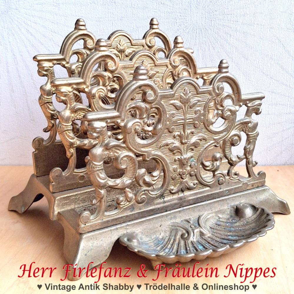 Opulenter goldfarbener Briefständer aus Messing für A5 und A6 Briefe mit vielen Verzierungen im Antik Barock Stil