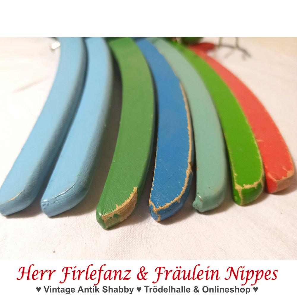 Preview: 7 Vintage Kleiderbügel aus Holz (bunt)