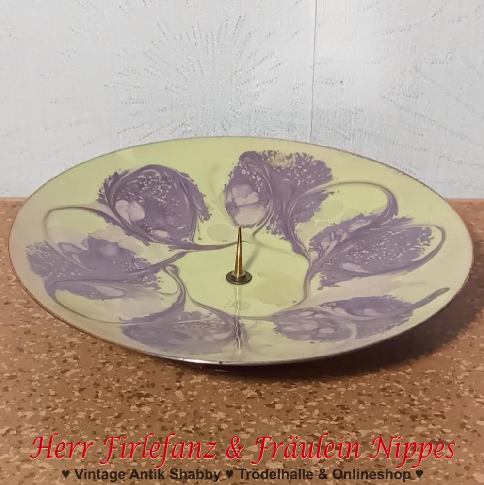 Vintage Midcentury Emaille Kerzenständer für Stumpenkerzen und Kugelkerzen in hellgelb und lila aus Eisen aus den 50er Jahren der DDR (Ø 15,5cm)