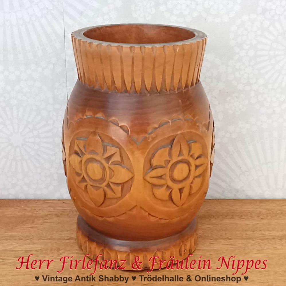 Vintage Vase aus hellem Holz für Trockenblumen mit geschnitztem Blumen Dekor aus den 70er  80er Jahren (UDSSR)