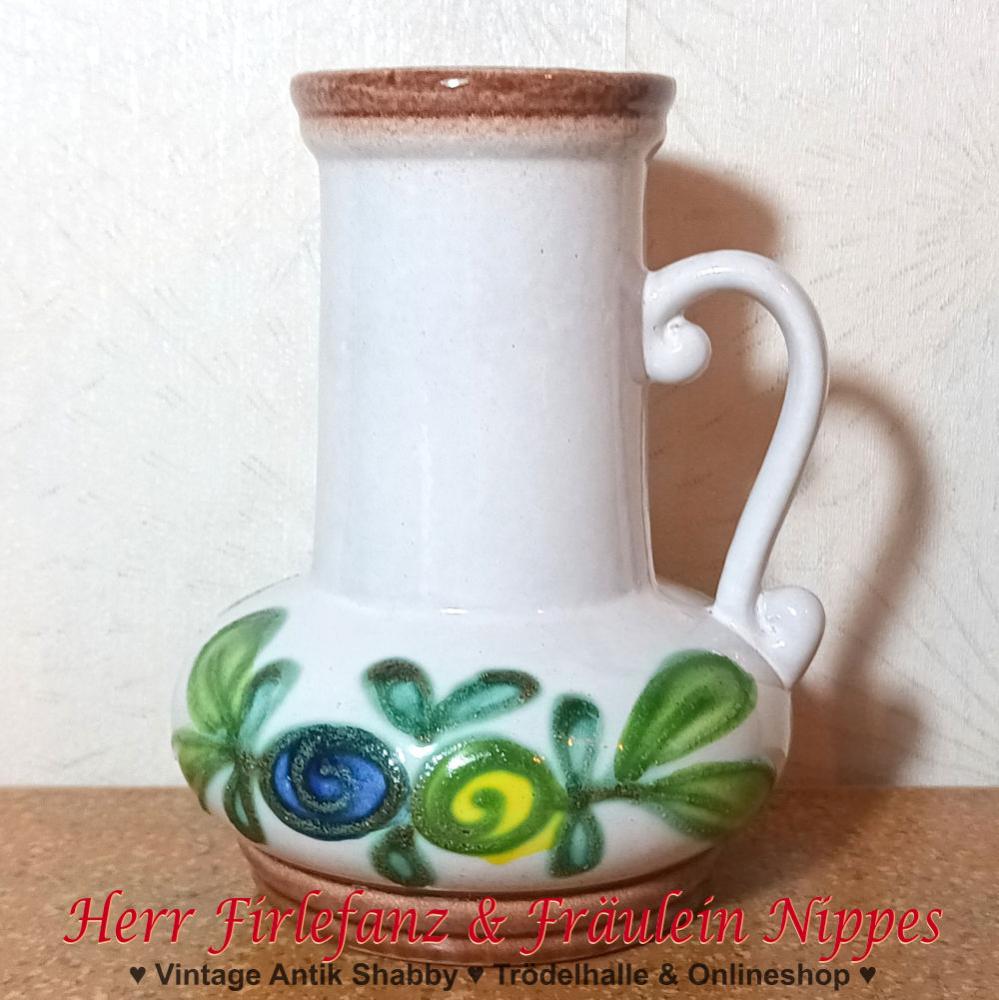Vintage Vase bzw. Henkelvase aus Keramik in grauweiß mit stilisierten Lava Blumen aus den 50er  60er Jahren (9011, Strehla, DDR)