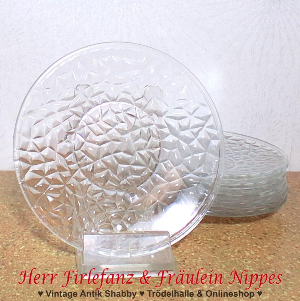 kleine runde und flache Vintage Desserteller aus Glas aus den 80er Jahren der DDR mit unregelmässigem Kerben Dekor