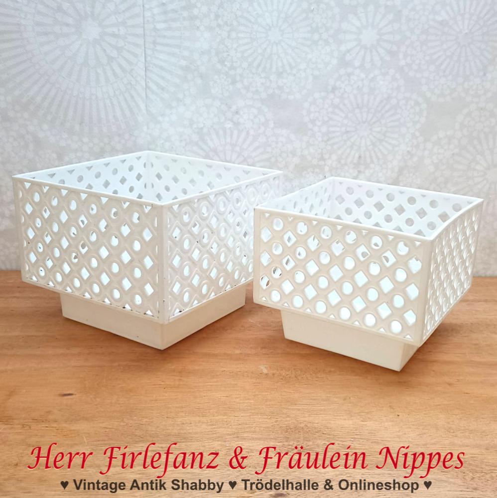 2 Weiße Vintage DDR Übertöpfe für Blumentöpfe aus Plastik  Kunststoff mit Kreisen und Karos aus den 60er  70er Jahren