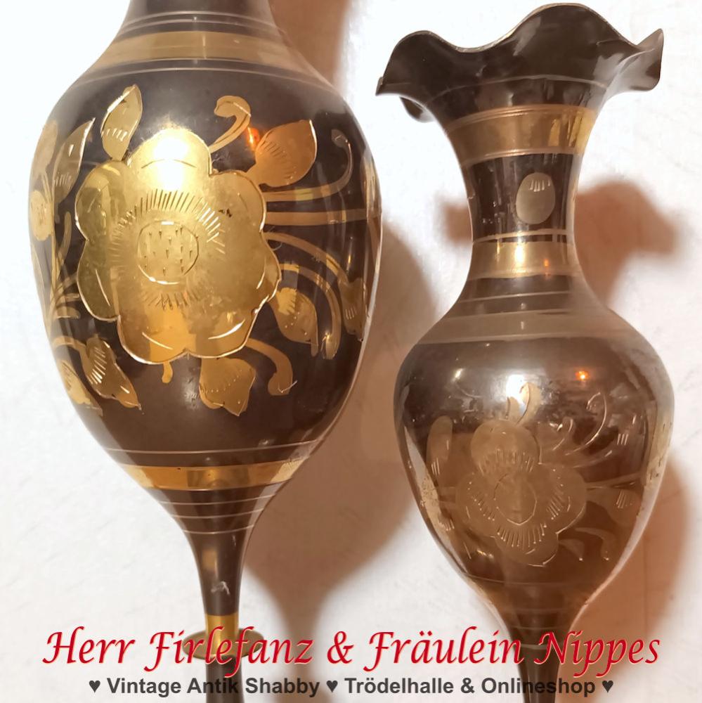 2 Vasen aus Messing mit Blumendekor