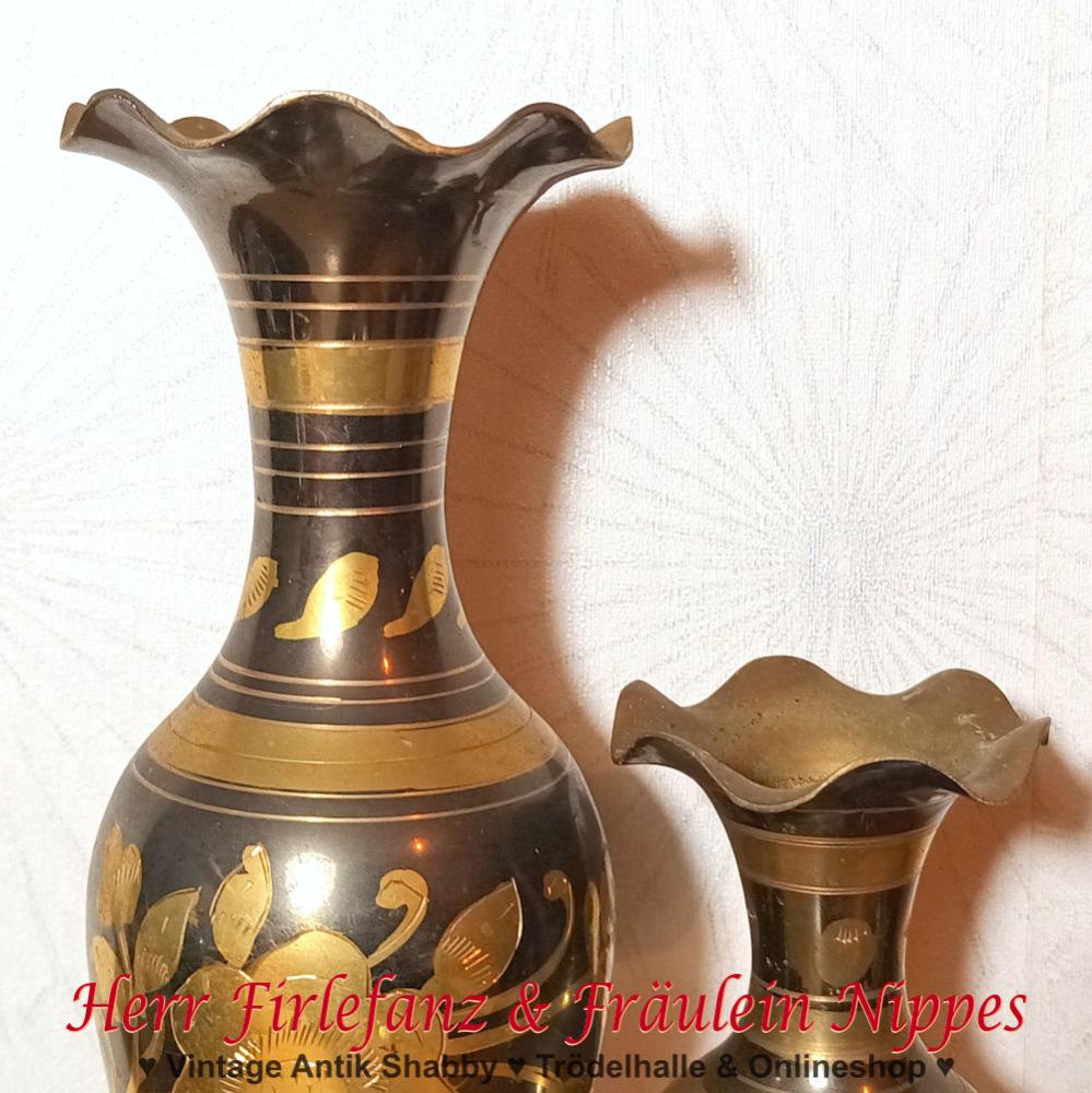2 Vasen aus Messing mit Blumendekor