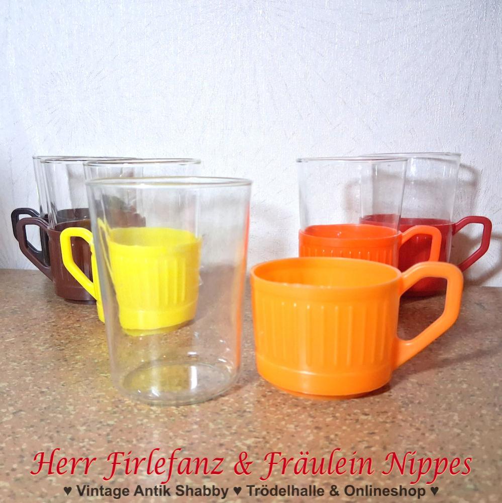 6 DDR Teegläser mit Napf aus Kunststoff