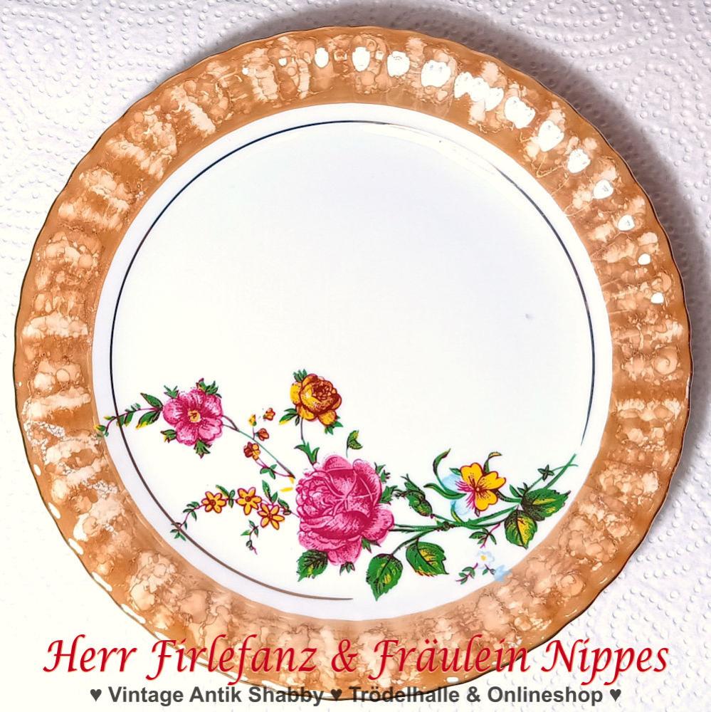 9 Vintage Frühstücksteller mit Perlmutt Dekoren