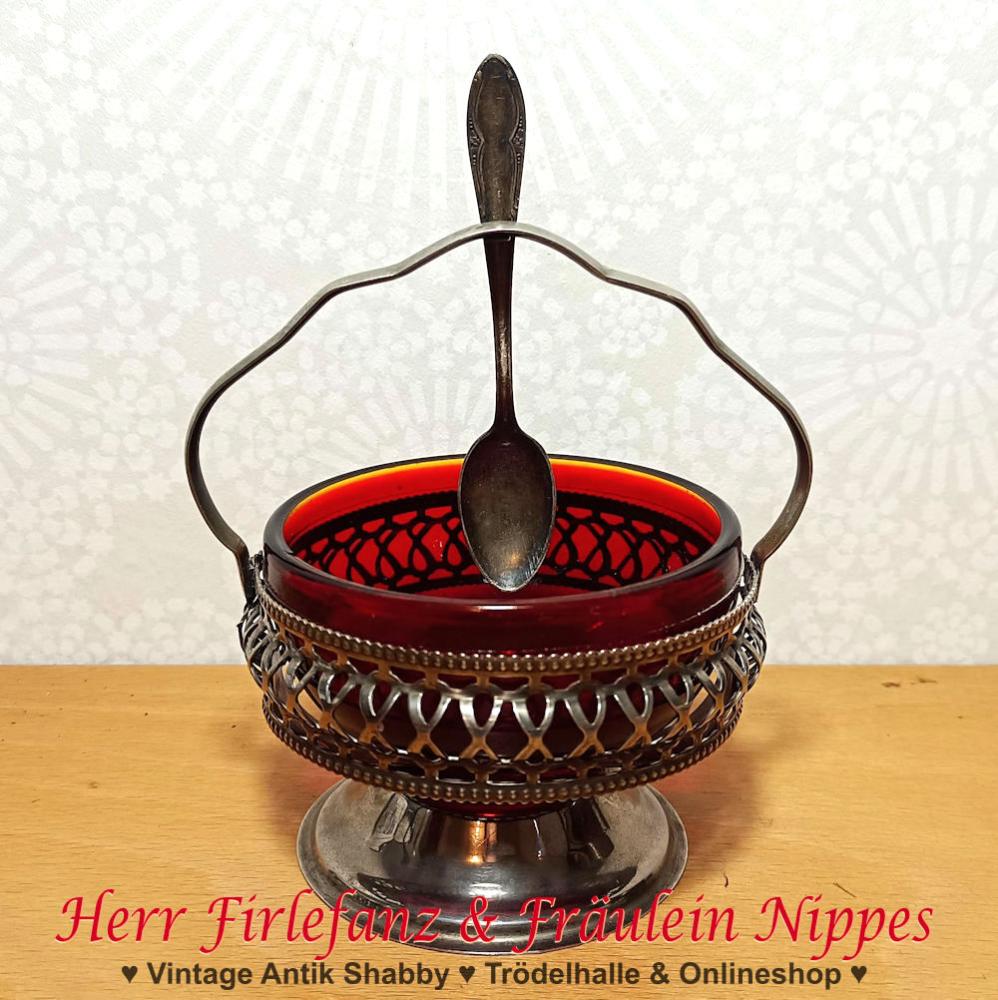 Alte Kaviarschale bzw. Zuckerschale mit silberfarbenem Henkelkorb aus Metall  Eisen und Schale aus rotem Glas