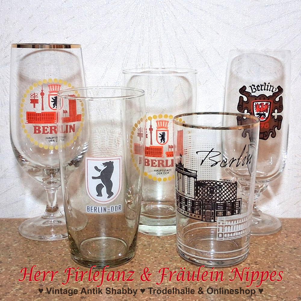 Alte Vintage Biergläser, Limogläser und Biertulpen mit verschiedenen Aufdrucken von Berlin Hauptstadt der DDR aus den 50er, 60er, 70er und 80er Jahren