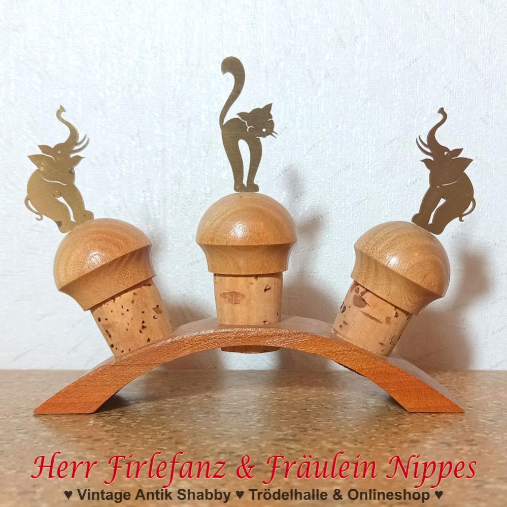 Alte Vintage Ersatzkorken  Flaschenkorken mit Holzgriffen und Messing Figuren (Elefant und Katze) aus den 50er Jahren