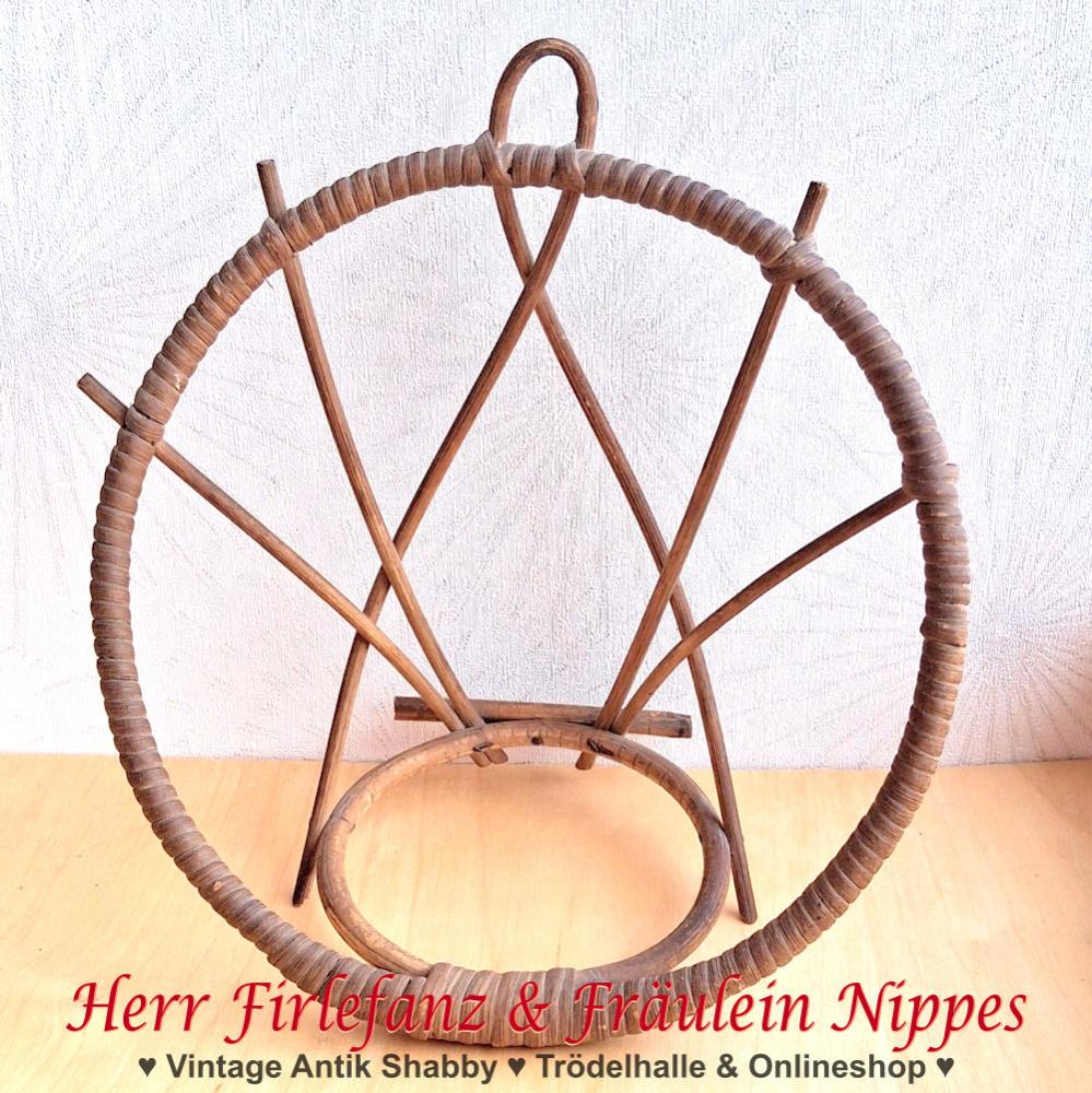 Alte Vintage Wandhalterung für Blumentopf aus Holz und Rattan für leichte Übertopfe aus den 50er  60er Jahren der DDR