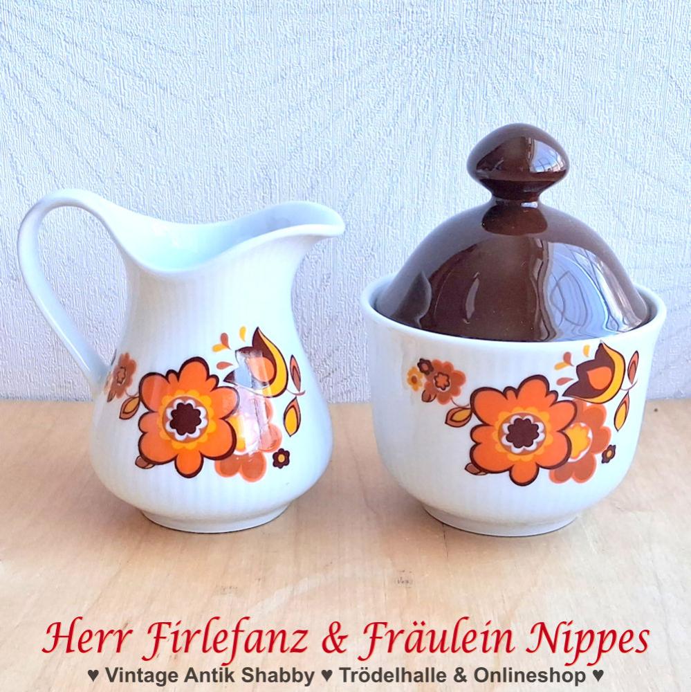 Alte Vintage Zuckerdose und Milchkännchen aus weißem Porzellan mit Blumen in orange und braun und Relief Dekor (Seltmann Weiden)