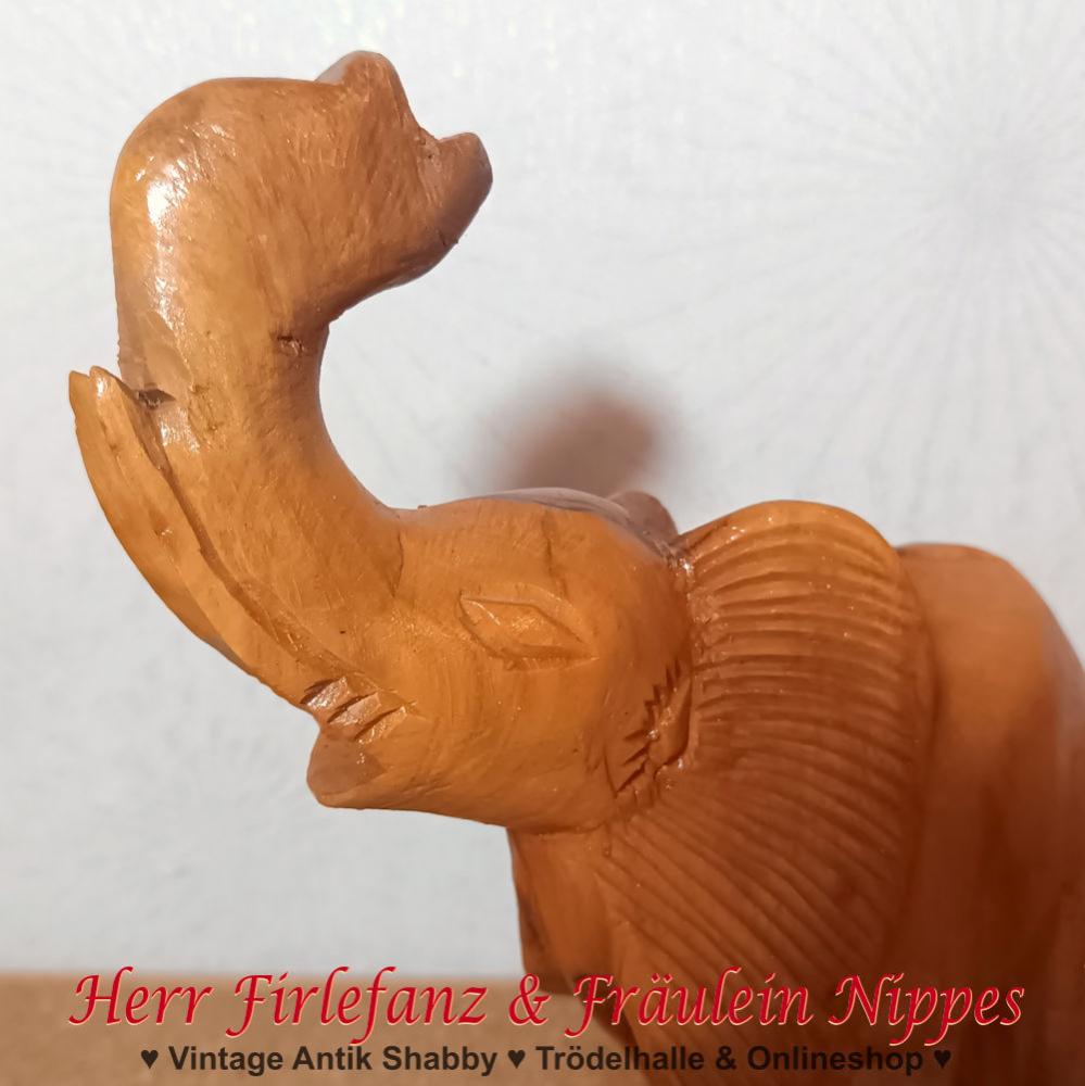 Elefant aus hellem Holz (23,5cm)