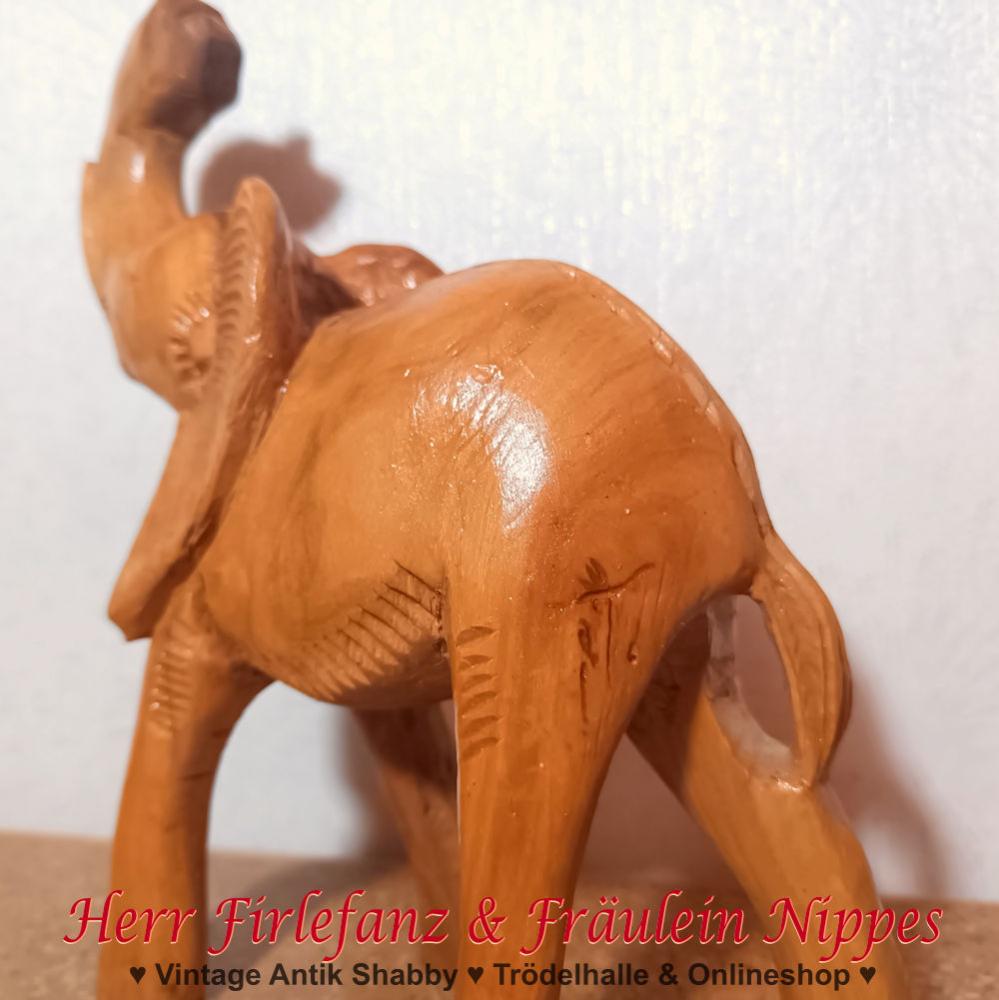 Elefant aus hellem Holz (23,5cm)