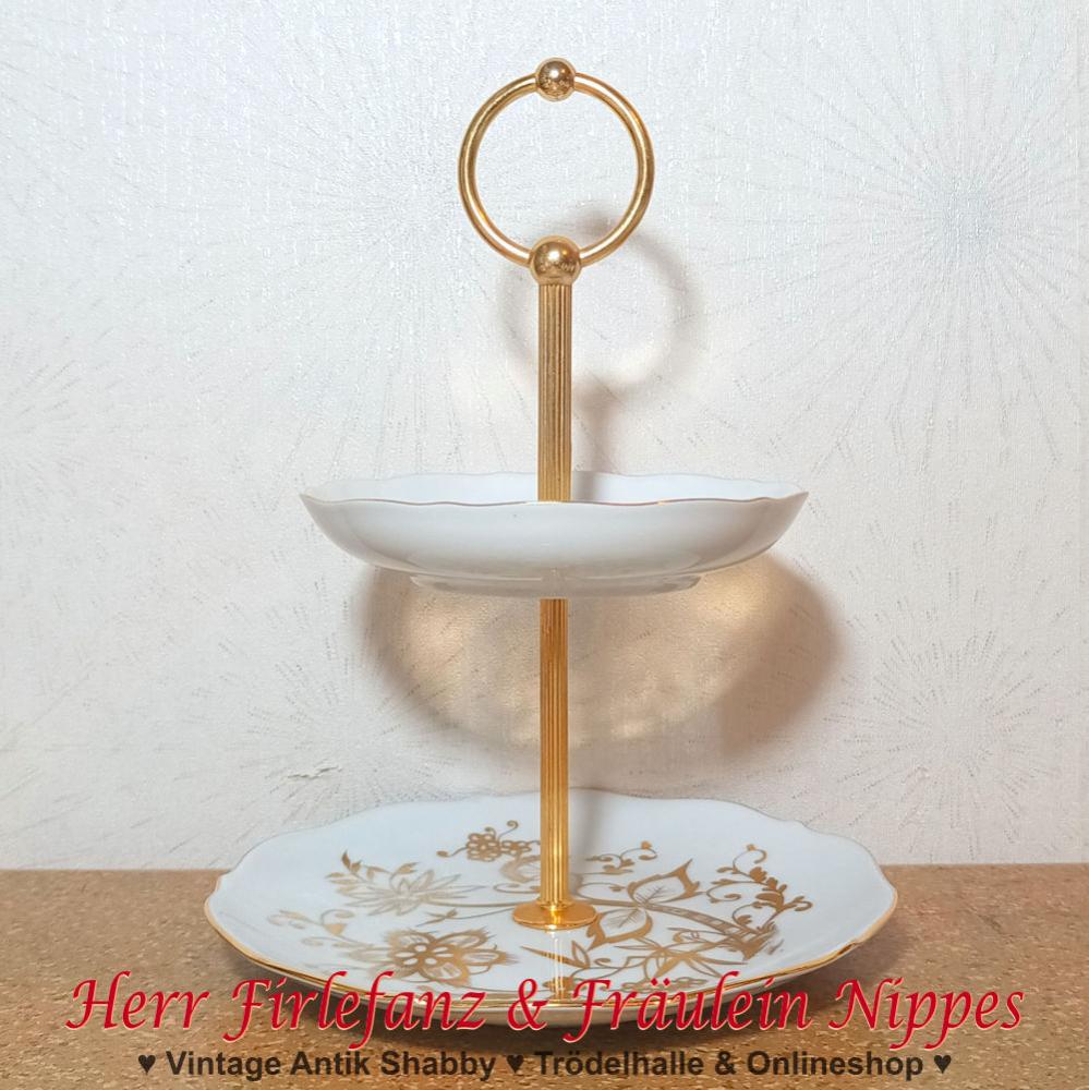 Etagere aus weißem Porzellan mit goldenem Zwiebelmuster und Goldrand und goldfarbener Halterung aus Metall (Triptis, 50 31)