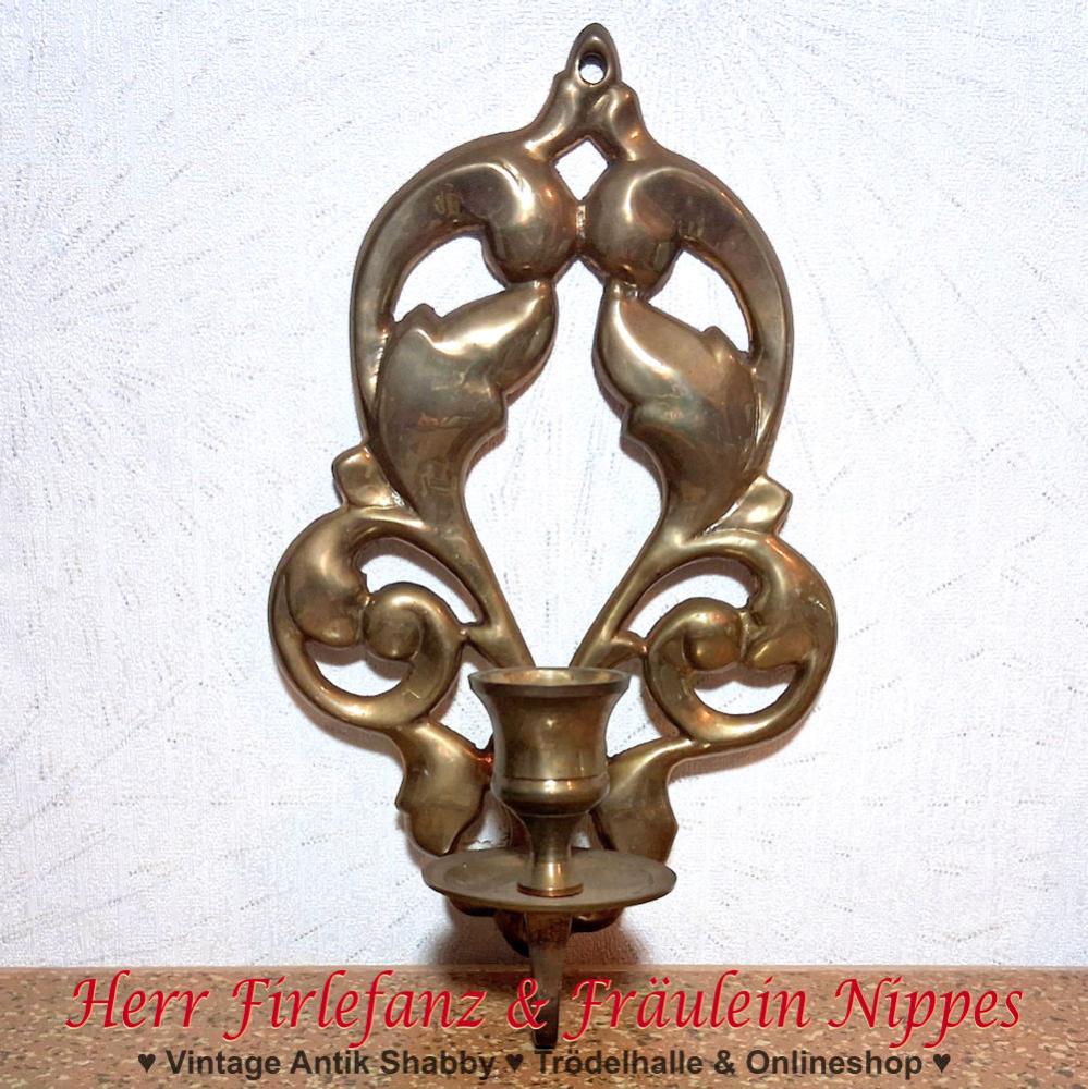 Goldfarbener Wandkerzenhalter aus Metall  Messing verschnörkelt im Antik Stil für Stabkerzen (21cm hoch)