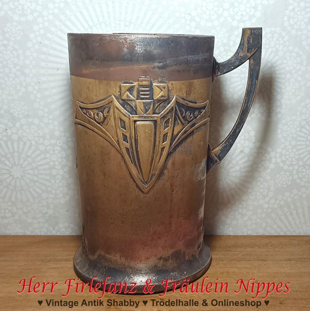 Großer antiker Krug, Vase, Behälter aus Kupfer bzw. Kupferblech mit Art Deco typischen Verzierungen und gebrochenem Henkel