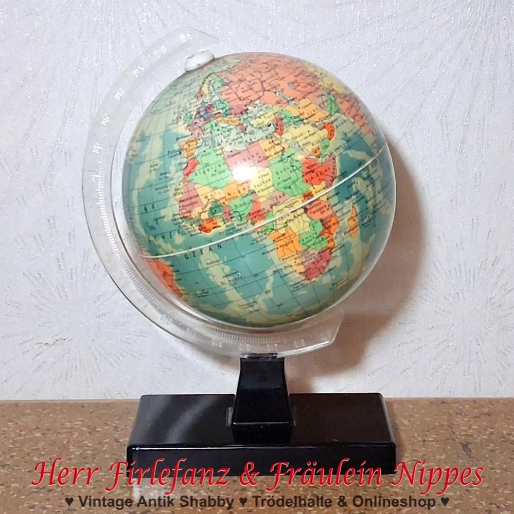 Kleiner alter Vintage Globus zum drehen mit Standfuß aus Plastik aus den 70er Jahren mit DDR, Sowjetunion, Ostblock (Ø 12cm)