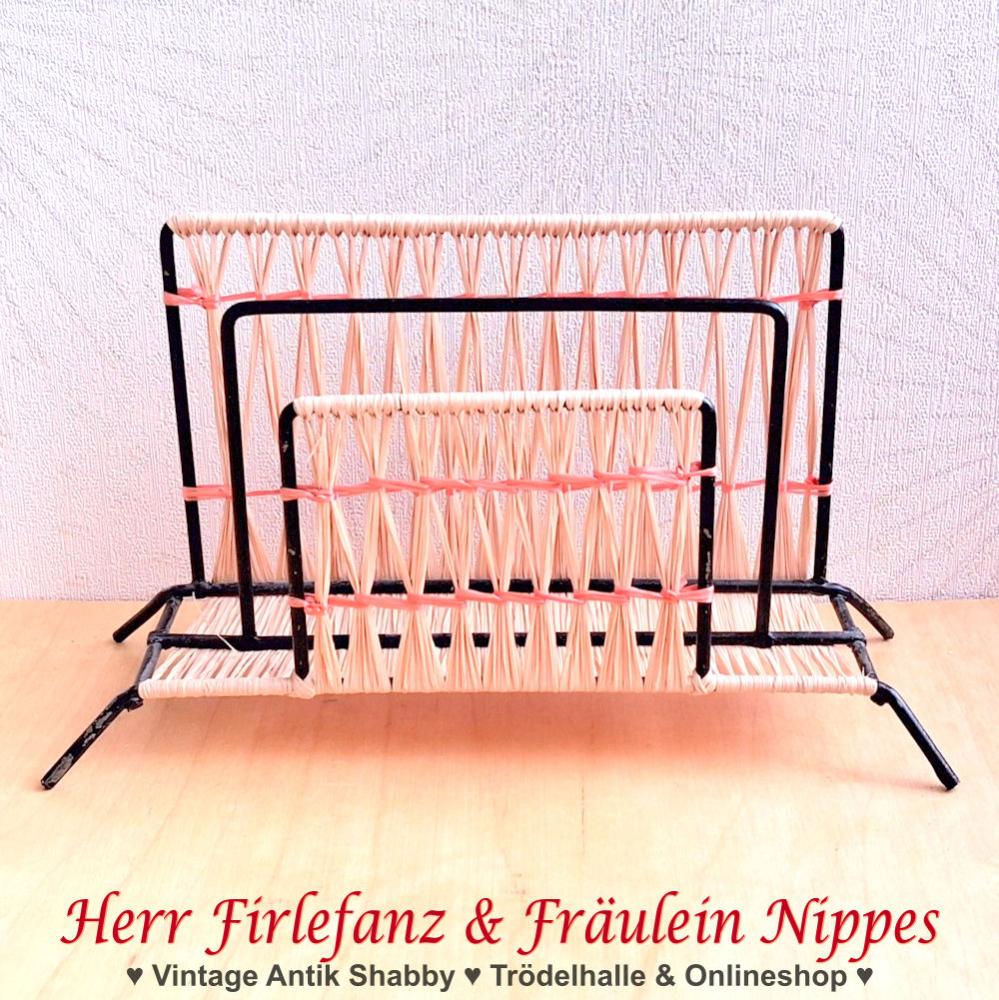 Midcentury Vintage String Briefständer aus schwarzen gebogenen Metallstäben mit Bast aus den 50er  60er Jahren der DDR