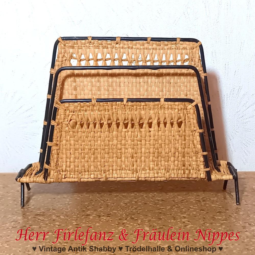 Midcentury Vintage String Briefständer aus schwarzen gebogenen Metallstäben mit Stroh aus den 50er  60er Jahren der DDR