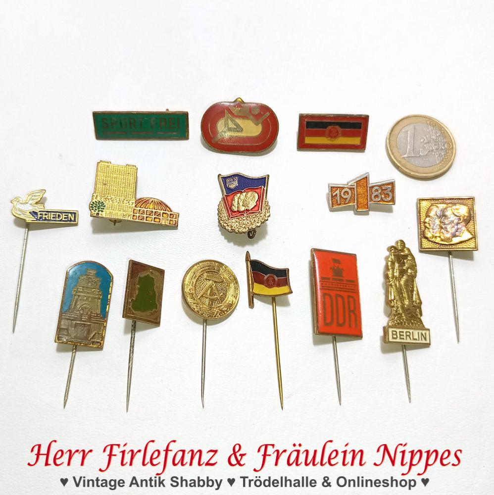 Verschiedene kleine DDR Anstecknadeln Friedenstaube, Wappen, Ehrenmal, Berlin, Flagge, Sport, Alexanderplatz uvm.