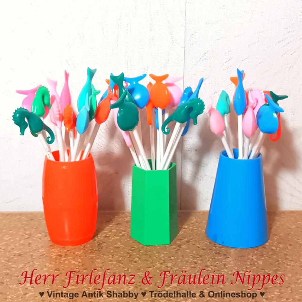 DDR Vintage Pieker  Spieße aus Plastik für Häppchen und Buffet mit geometrischen Figuren am Ende aus den 80er Jahren