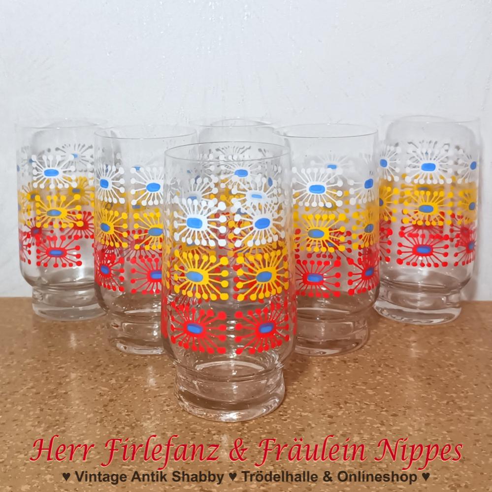 Vintage Gläser für Limonade, Saft und Wasser mit buntem Sonnen Dekor in rot, blau, gelb und weiß aus den 70er Jahren der DDR