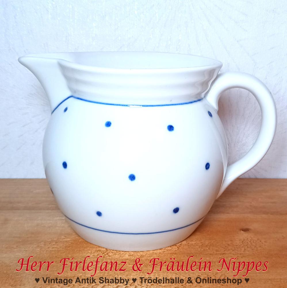 Vintage Kanne für Milch und Kakao aus Keramik in creme mit blauen Punkten aus den 50er  60er Jahren (VEB Freiberger Porzellan, DDR)