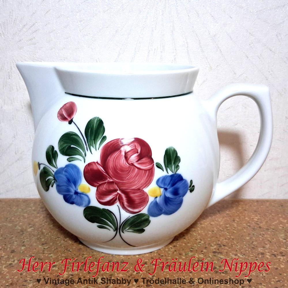 Vintage Kanne für Milch und Kakao ohne Deckel aus Keramik in weiß mit bunten Blumen Dekor (ohne Bodenmarke, 100, handgemalt Inglasur)