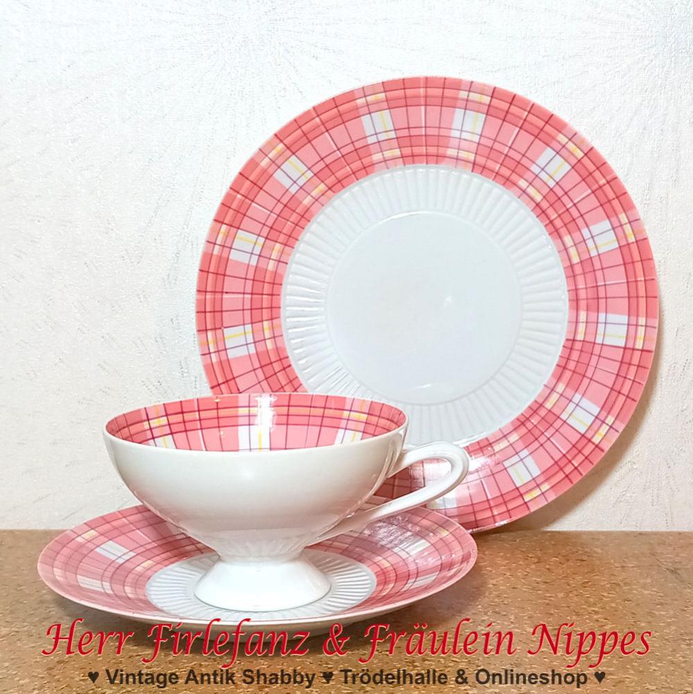 Vintage Sammeltasse Porzellanmanufactur Plaue  von Schierholz mit kariertem Dekor in rosa, pink und geln und Reliefdekor aus den 60er Jahren der DDR
