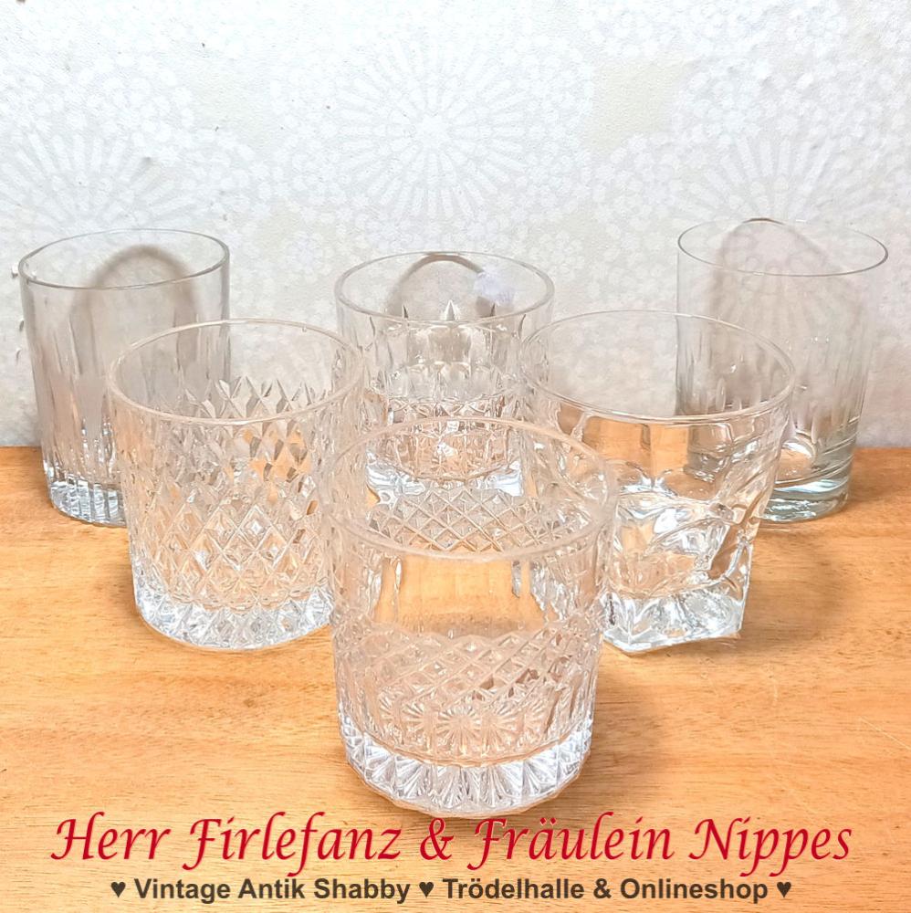 Wechselnde Auswahl Whiskygläser aus Gas oder Bleikristall mit Dekorschliffen und in Kerbschliffoptik aus Haushaltsauflösungen (einzeln und im Set)